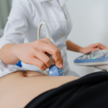 Gastromed Lublin, Grupa Scanmed, USG, lekarska przeprowadzająca USG brzucha