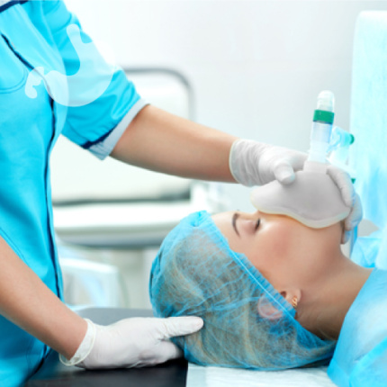 Gastromed Lublin, Grupa Scanmed, ogólne znieczulenie lubiln, pacjentka leżąca pod narkozą.